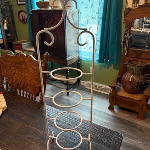 Cup and saucer display rack